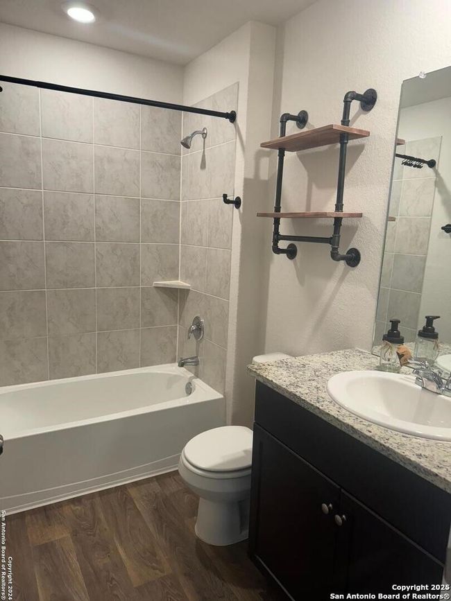 345 Middle Green Loop, House other with 3 bedrooms, 2 bathrooms and null parking in Floresville TX | Image 15