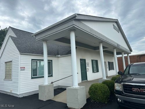 5922 South Ave, Youngstown, OH, 44512-3649 | Card Image