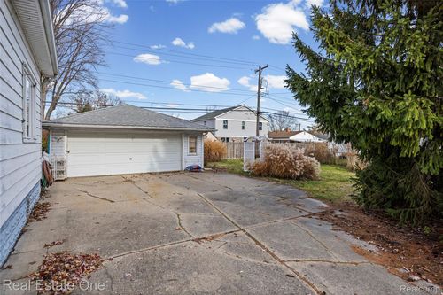 22915 Mile Road, St Clair Shores, MI, 48082 | Card Image