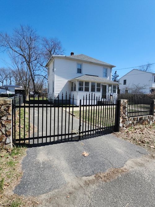 137 Cobb St, Springfield, MA, 01119-1023 | Card Image