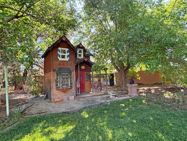 2 story playhouse | Image 28