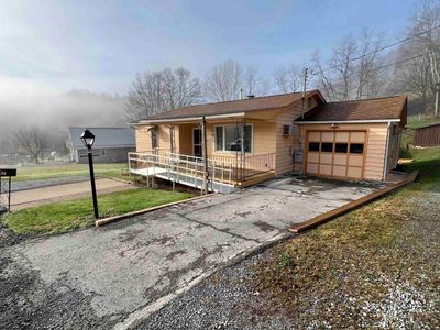 147 Pricetown Road, House other with 3 bedrooms, 1 bathrooms and 3 parking in Weston WV | Image 3