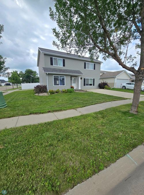 3055 32nd Ave S, Moorhead, MN, 56560-6989 | Card Image