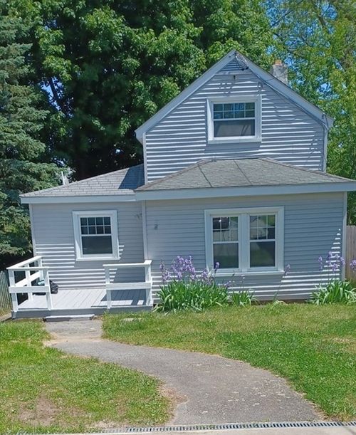 40 Clancy St, Swansea, MA, 02777-1902 | Card Image