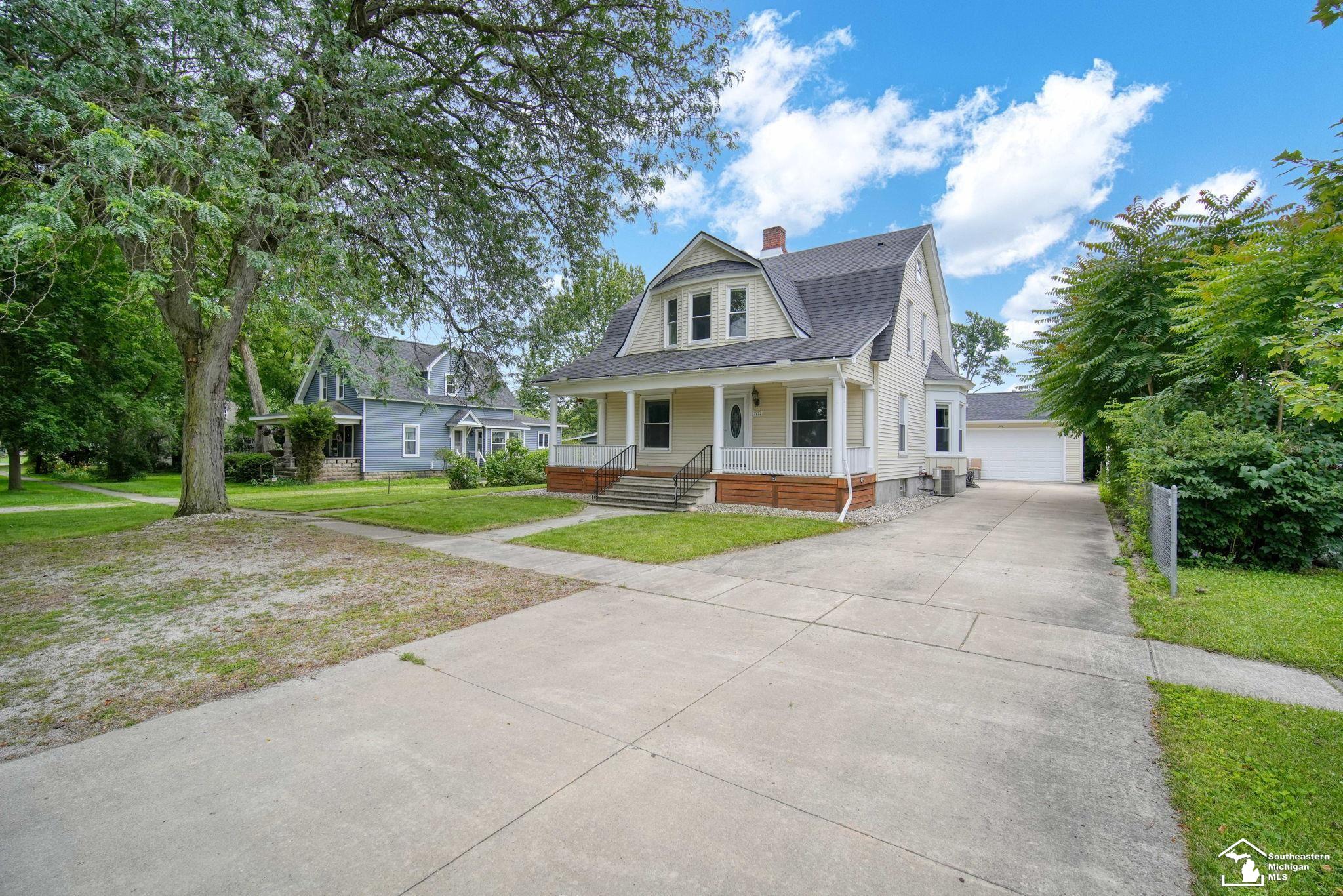 Elm St, Petersburg, MI 49270