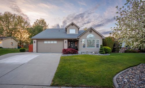 3204 S Johnson Pl, Kennewick, WA, 99337-2503 | Card Image