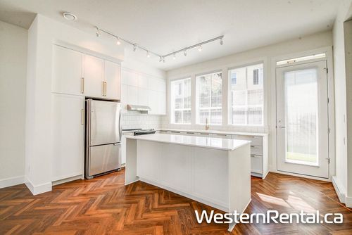82-15898 27 Ave, Surrey, BC, V3Z0T2 | Card Image