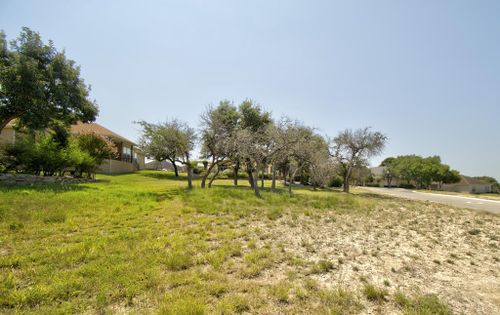 82-2004 Valencia Dr N, Kerrville, TX, 78028-3963 | Card Image