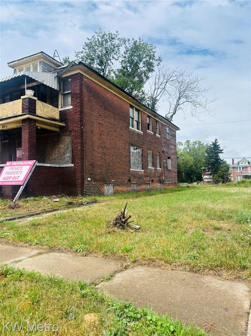 1650 Blaine St, Detroit, MI, 48206-2200 | Card Image