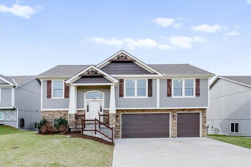 205 Ne Hoot Owl St, Grain Valley, MO, 64029-4103 | Card Image