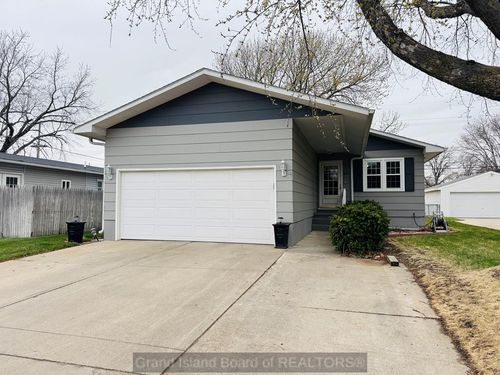 1002 N Custer Ave, Grand Island, NE, 68803-3601 | Card Image