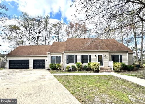 833 White Oaks Ln, Pocomoke City, MD, 21851-9589 | Card Image