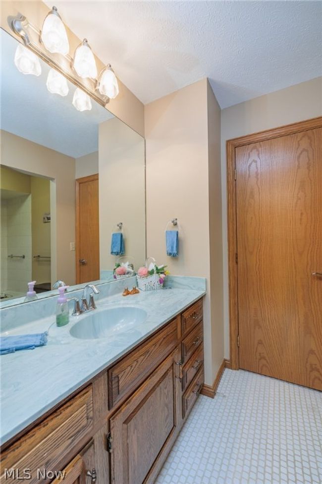 23261 Pheasant Lane, Condo with 3 bedrooms, 2 bathrooms and null parking in Westlake OH | Image 24