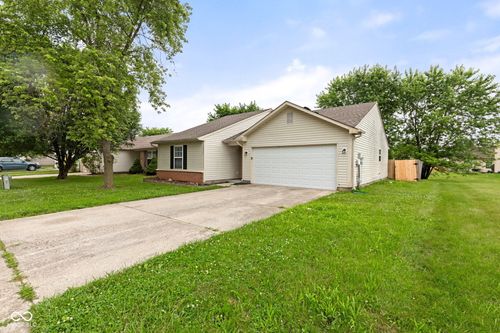 6227 Long River Ln, Indianapolis, IN, 46221-4252 | Card Image