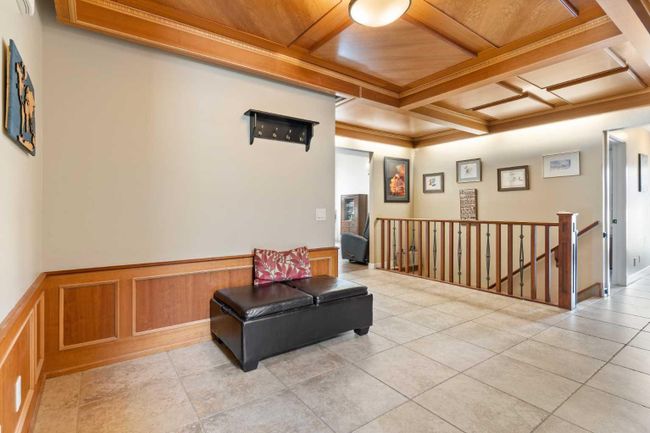 135 Lake Adams Crescent Se, Home with 4 bedrooms, 3 bathrooms and 4 parking in Calgary AB | Image 5