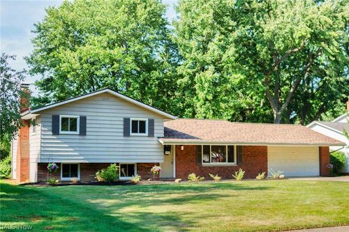 7499 Harding St, Mentor, OH, 44060-4707 | Card Image