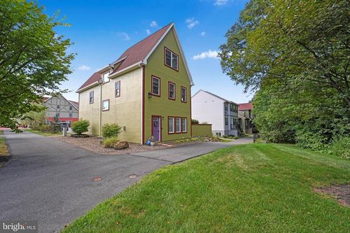 2 Bissenden Way, Reinholds, PA, 17569-7008 | Card Image