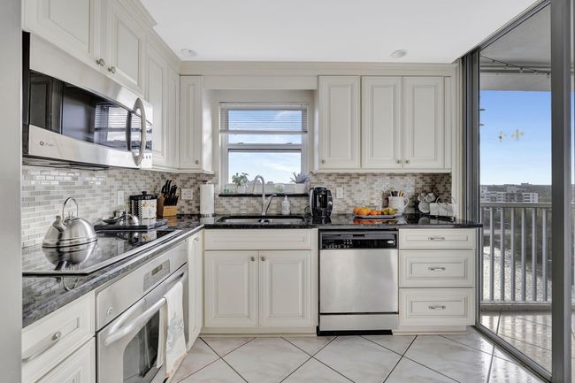 APT-1501 - 1505 N Riverside Dr, Condo with 3 bedrooms, 3 bathrooms and null parking in Pompano Beach FL | Image 13
