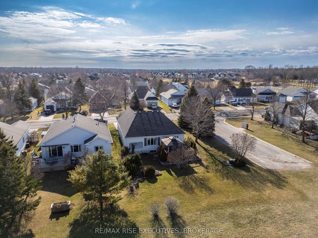 32 Abbey Dawn Dr, House other with 3 bedrooms, 3 bathrooms and 4 parking in Bath ON | Image 46