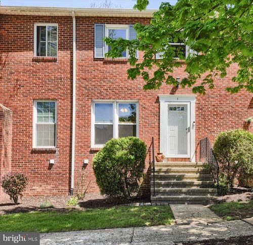 2 Fairfax Vlg S, Harrisburg, PA, 17112 | Card Image