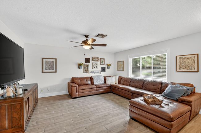 735 La Costa Way, House other with 3 bedrooms, 2 bathrooms and null parking in Lantana FL | Image 7