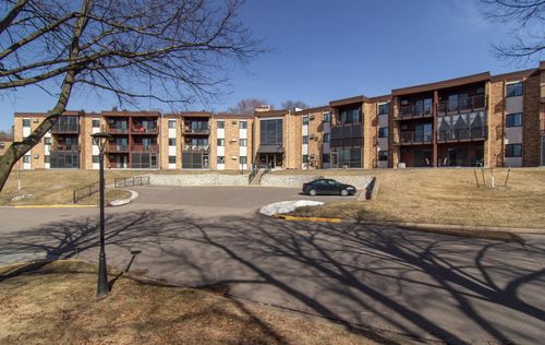 apt-247-2690 Oxford St N, Roseville, MN, 55113-2029 | Card Image