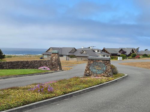 2951 Sandpointe Dr, McKinleyville, CA, 95519-6412 | Card Image