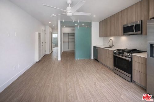 2-1433 Euclid St, Santa Monica, CA, 90404-2739 | Card Image