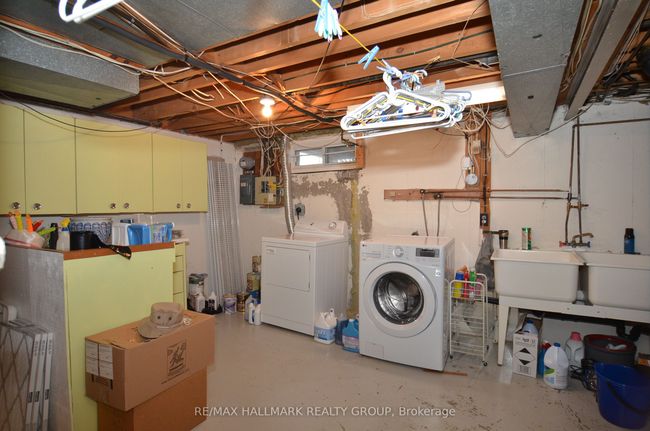 686 Cummings Ave, House attached with 3 bedrooms, 1 bathrooms and 2 parking in Ottawa ON | Image 17