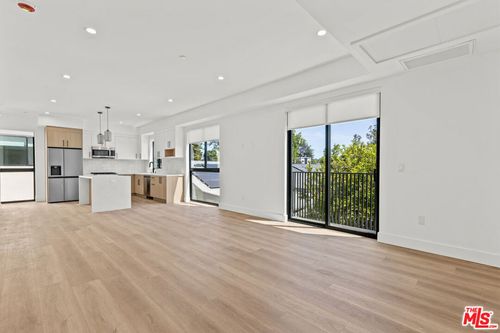 2-5839 Kester Ave, Sherman Oaks, CA, 91411-3014 | Card Image