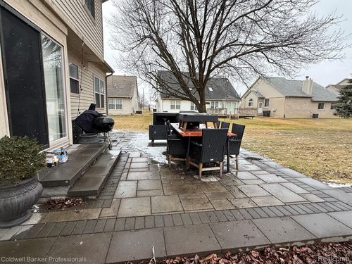 1983 Sprucewood Dr, Sterling Heights, MI, 48310-5867 | Card Image