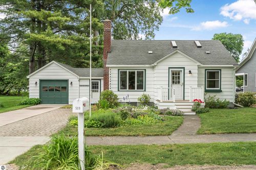 509 Spruce St, Elk Rapids, MI, 49629-9712 | Card Image