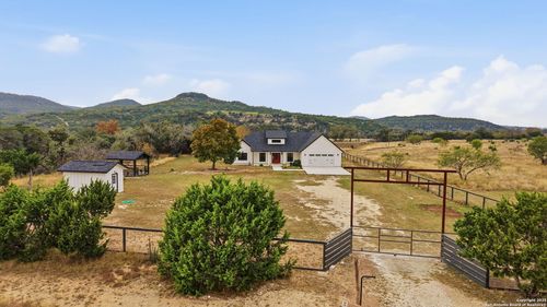 13932 State Highway 16 S, Pipe Creek, TX, 78063-5441 | Card Image