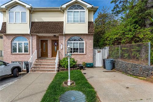 20 Wagner St, Staten Island, NY, 10305-2957 | Card Image