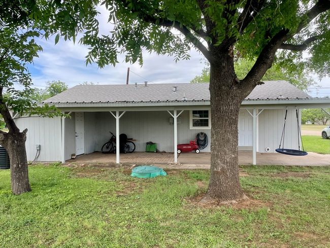 201 N Franklin St, House other with 2 bedrooms, 1 bathrooms and 1 parking in Bronte TX | Image 14