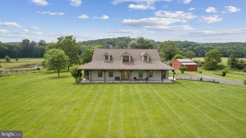 2716 Hunting Ridge Rd, Winchester, VA, 22603-2437 | Card Image