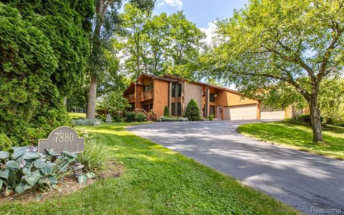 7880 Deerhill Dr, Clarkston, MI, 48346-1244 | Card Image