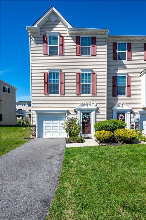 8 Yellow Rose Ln, Palmer Twp, PA, 18045-6125 | Card Image