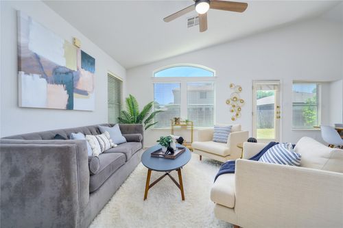 634 Reggie Jackson Trl, Round Rock, TX, 78665-2381 | Card Image