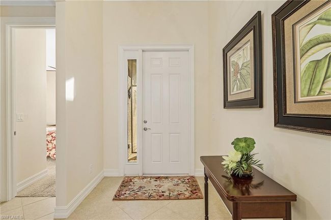 Spacious entry | Image 18