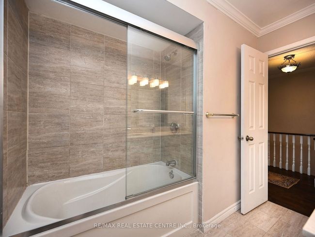 8 Stephensen Crt, House other with 4 bedrooms, 3 bathrooms and 2 parking in Brampton ON | Image 32