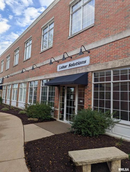 5175 Utica Ridge Rd, Davenport, IA, 52807-3863 | Card Image