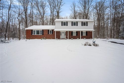 17987 Elliott Dr, Chagrin Falls, OH, 44023-5827 | Card Image