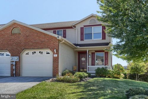 201 Acorn Cir, LEBANON, PA, 17042-8884 | Card Image