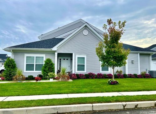 37-37 Willow Cir, Coram, NY, 11727-4148 | Card Image