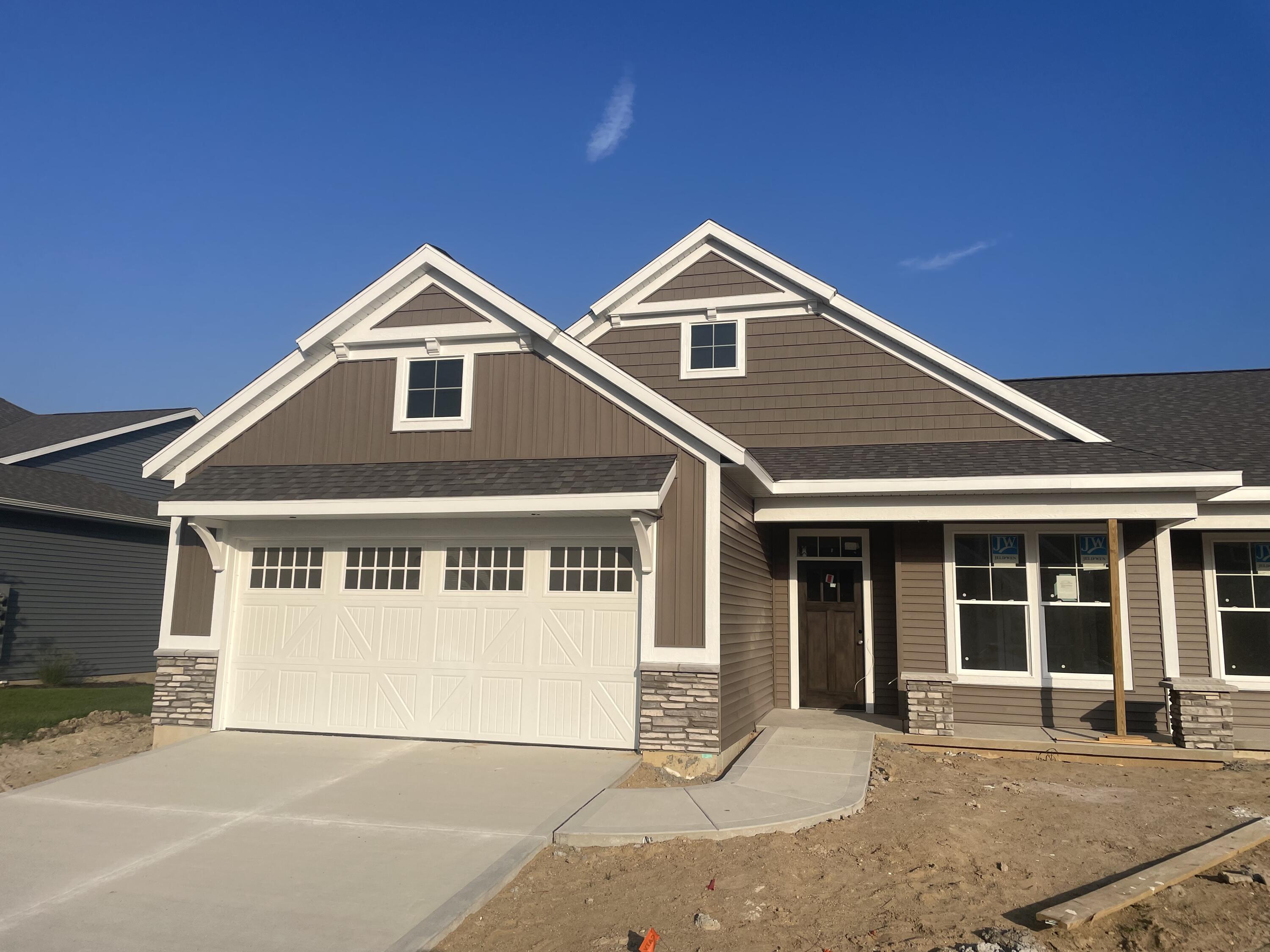 Leenheer Dr, Grandville, MI 49418