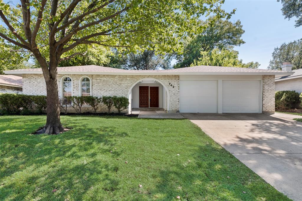 Salsbury Cir, Arlington, TX 76014