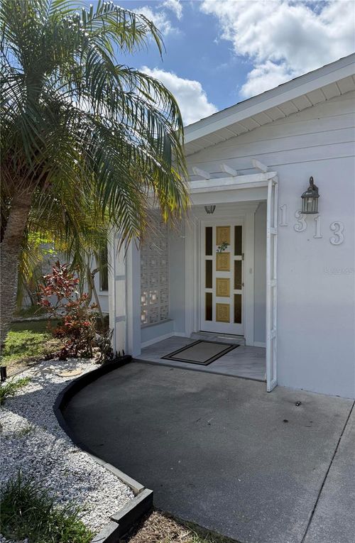 1313 Mango Ave, VENICE, FL, 34285-7928 | Card Image
