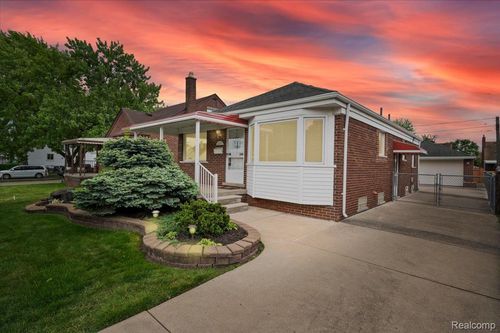 2211 White Ave, Lincoln Park, MI, 48146-2258 | Card Image