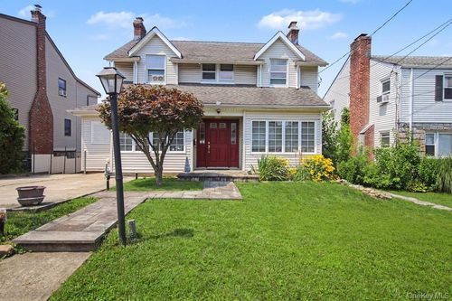 127 Wickes Ave, Yonkers, NY, 10701-6725 | Card Image